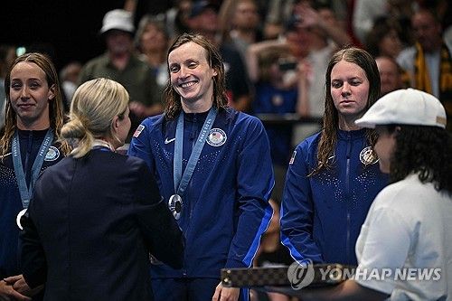 활짝 웃은 케이티 러데키