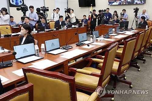 핵심 증인 불출석에 여당 위원 퇴장