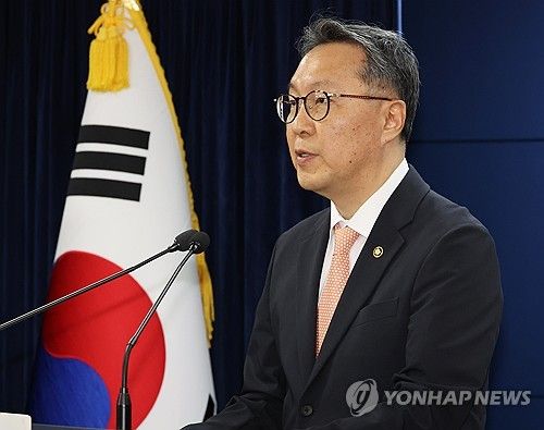 의사 중대본 회의 브리핑 하는 박민수 차관