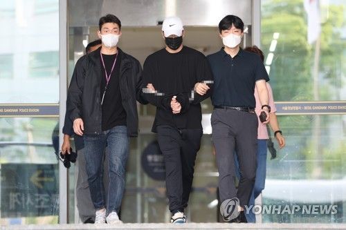 구송 송치되는 '압구정 롤스로이스' 피고인