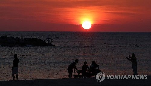 폭염 예고…붉게 솟는 태양