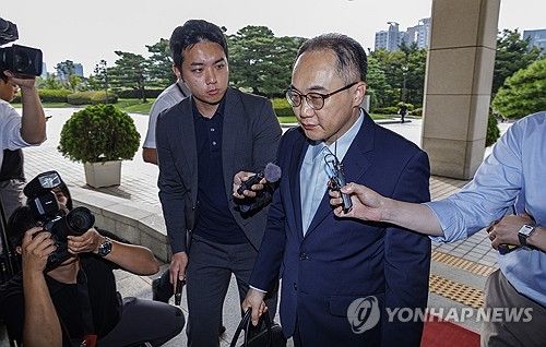 이원석 검찰총장, 수사심의위 소집 질문에 '묵묵무답'