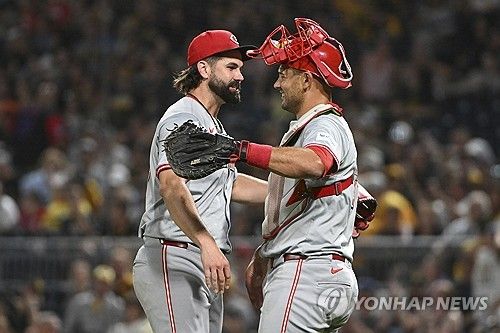 켈리, MLB 복귀전서 세이브 수확
