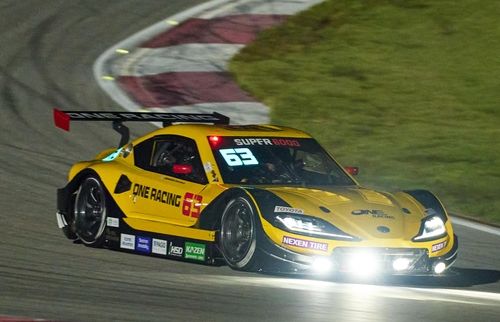 질주하는 최광빈의 차량