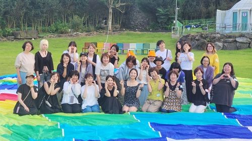제주 한류 성지 코스 투어에 참여한 아미들