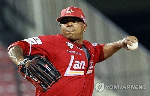 역투하는 엘리아스