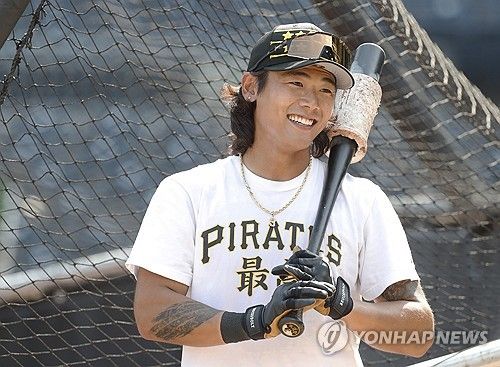 경기 전 훈련에 임하는 배지환