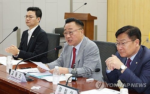 AI·반도체 특위에서 발언하는 고동진 위원장