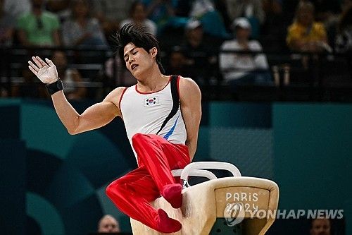 안마 연기 중 몸이 기구에 걸려 아쉬워하는 허웅