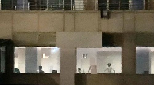 남성사우나실 내부가 훤히 노출된 모습