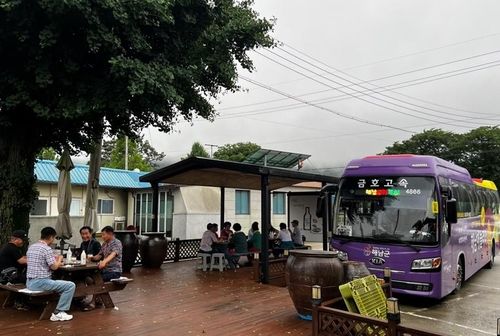 삼산 주조장 찾은 관광객