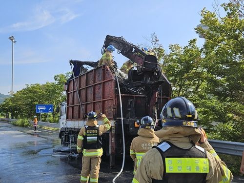 구리 수도권 제1순환고속도로서 트럭 적재함 화재