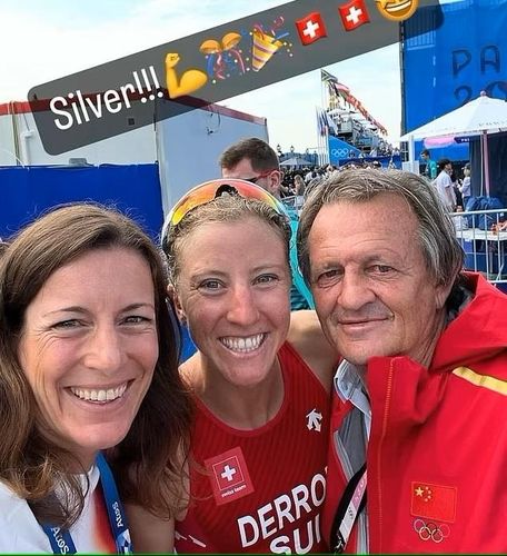 미성년자 성범죄 전과가 있는 호주 출신 브렛 서턴 코치(오른쪽)