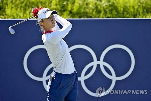 5일 올림픽 연습 라운드 치르는 넬리 코르다