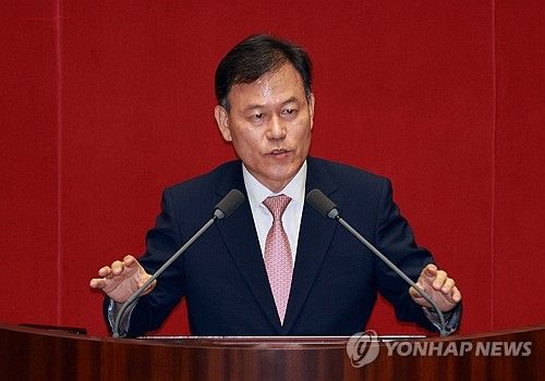 당선인사하는 윤한홍 의원