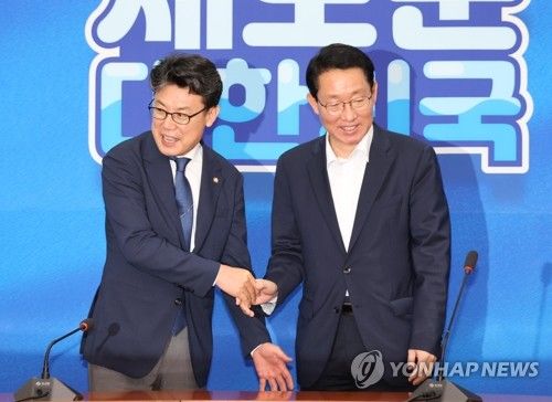 국회에서 만난 여야 정책위의장