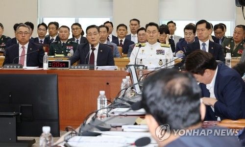 의원 질의에 답변하는 신원식 국방부 장관