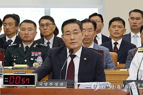 의원 질의에 답변하는 신원식 국방부 장관