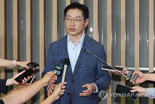 출국하는 김경수 전 지사