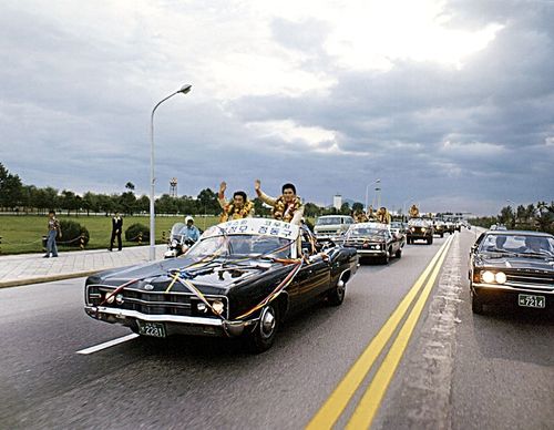 몬트리올 올림픽 레슬링 자유형 62kg급에서 한국 올림픽 역사상 첫 금메달을 안긴 양정모 선수의 카퍼레이드. 1976년 [국가기록원 제공]