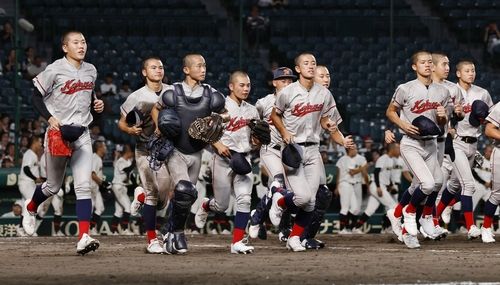 8일 고시엔 1차전에서 승리한 교토국제고