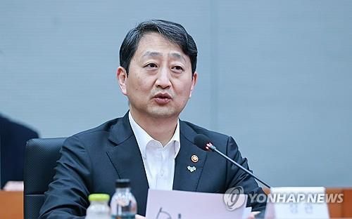 안덕근 산업부 장관, '수출·투자 현황과 OLED 초격차 유지방안' 논의