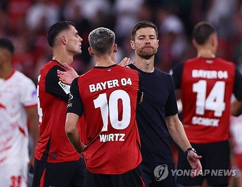 아쉬운 레버쿠젠 선수들과 알론소 감독