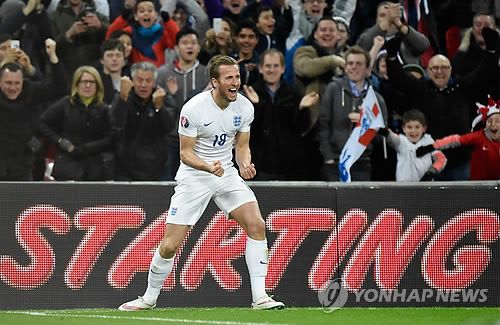 2015년 3월 A매치 데뷔골을 넣고 포효하는 해리 케인