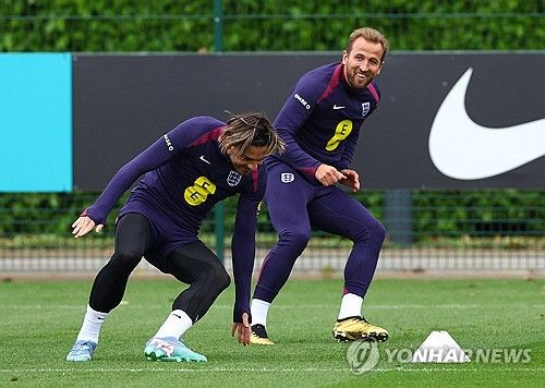 핀란드전을 앞두고 훈련하는 해리 케인