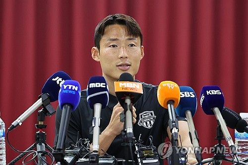 기자회견 하는 손준호