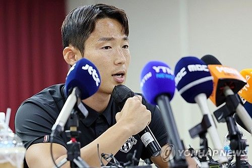 기자회견 하는 손준호