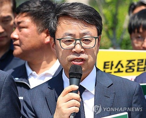 노동계 탄녹위 참여 보장 촉구 기자회견, 발언하는 박홍배 의원