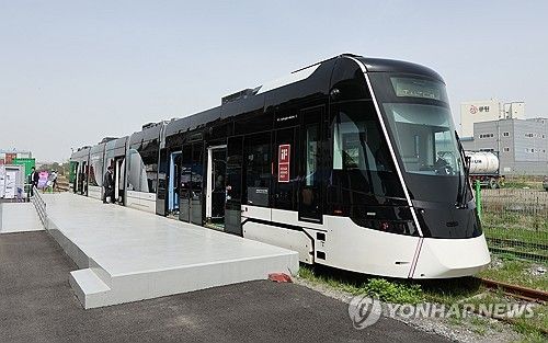 출발 기다리는 수소트램
