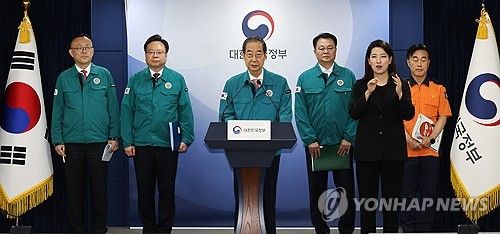 회의 결과 발표하는 한덕수 총리
