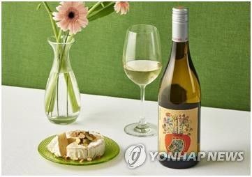 세븐일레븐, 하정우 그림 라벨에 넣은 와인 '콜 미 레이터' 출시