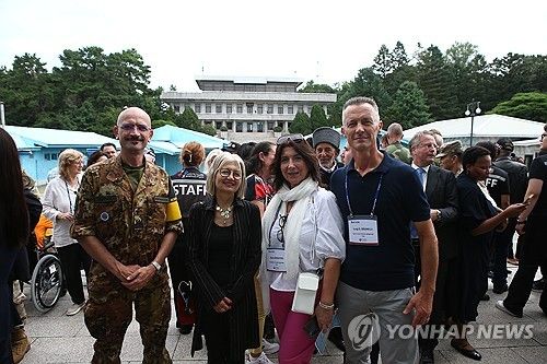 DMZ 판문점 찾은 유엔참전용사 및 유가족들