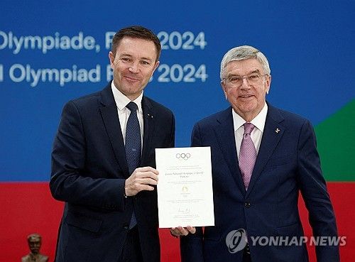 라파르티앙 프랑스 IOC 위원과 바흐 위원장 