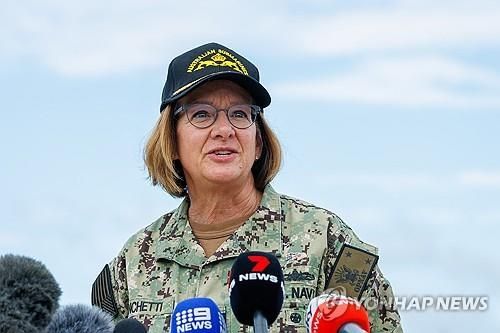 미국 해군참모총장 리사 프란체티 제독