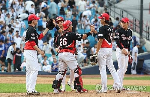 KIA, 삼성에 6-5 역전승