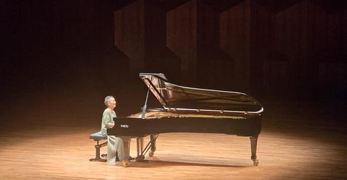 공연 준비 중인 피르스