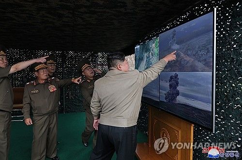 북 "4.5t 초대형 재래식 탄두 장착 신형 미사일 시험발사 성공"