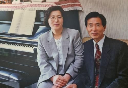 젊은 시절 부인 조무하 씨와 함께