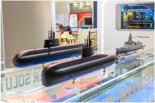 필리핀 방산전시회 ADAS 2024 한화 통합부스에 전시된 한화오션의 잠수함 모형