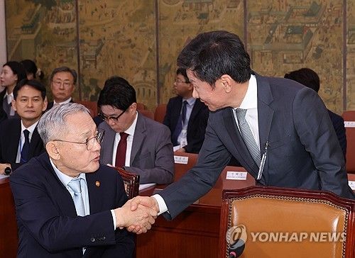 인사하는 유인촌-정몽규