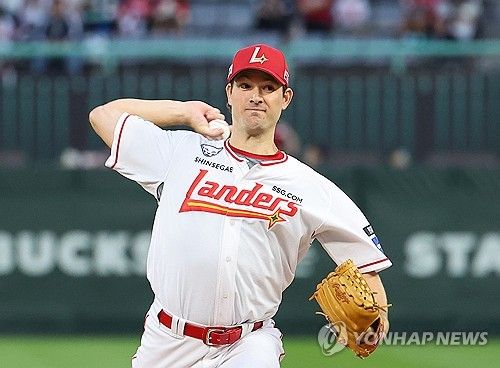 역투하는 SSG 선발 앤더슨