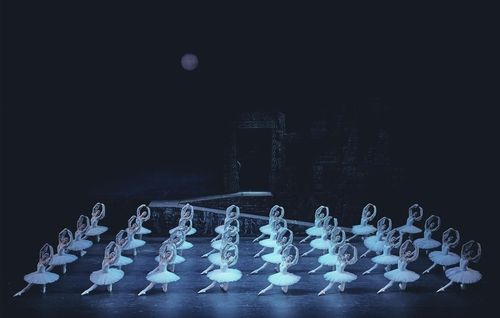 유니버설발레단 '라 바야데르' 중 '망령들의 군무'