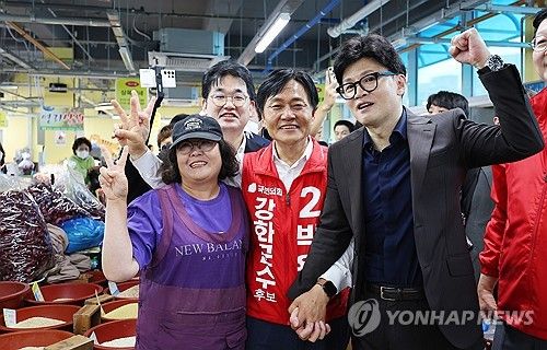 강화풍물시장 찾은 한동훈 대표