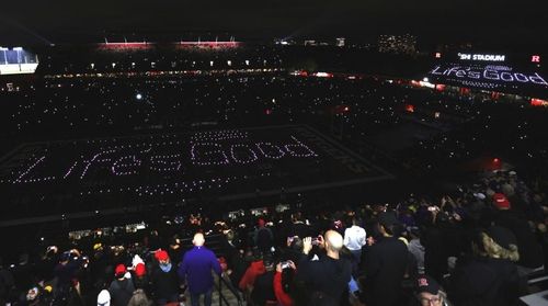(서울=연합뉴스) 미국 럿거스대학교 미식축구팀 경기 중 진행된 하프타임쇼에서 대학 밴드가 LG전자의 브랜드 슬로건인 '라이프스굿'(Life's Good) 문구를 경기장 가득 만들어 보였다. 2024.9.29. [LG전자 제공. 재판매 및 DB 금지]