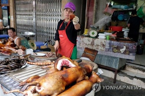 개고기를 파는 하노이 상인