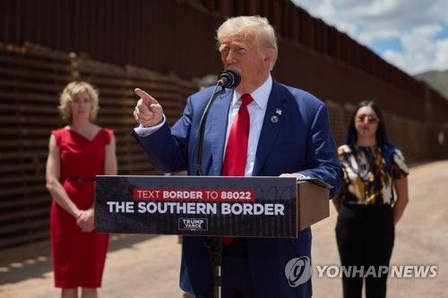 멕시코 접경지역 방문한 트럼프